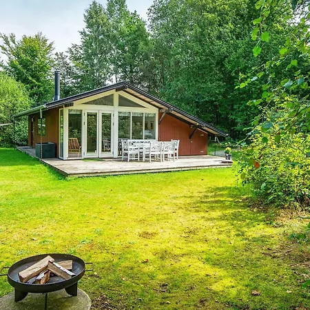 Tranquil Lakeside Retreat In Ry-by Traum 펜션