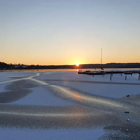 Tranquil Lakeside Retreat In Ry-by Traum Σπίτι διακοπών Ry