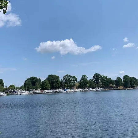 Σπίτι διακοπών Tranquil Lakeside Retreat In Ry-by Traum *