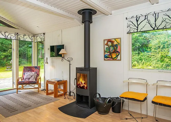 Tranquil Lakeside Retreat In Ry-by Traum Holiday home