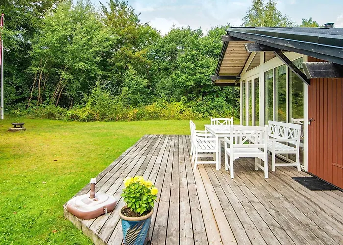 Holiday home Tranquil Lakeside Retreat In Ry-by Traum *
