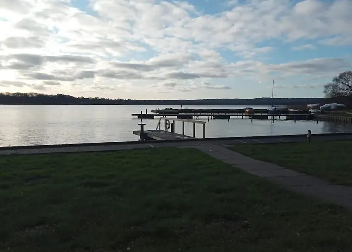 Holiday home Tranquil Lakeside Retreat In Ry-by Traum *